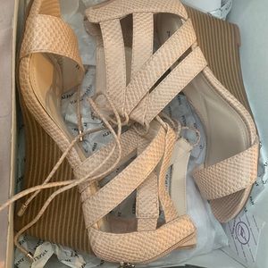 Alfani Karlip cashew wedges